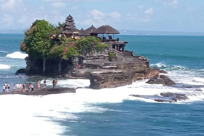 Ubud Highlights -Private Tour,Temples, Waterfalls & Rice terraces - Satria Agrowisata explains coffee from bean to cup