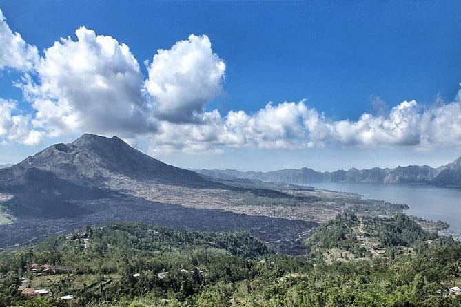 Ubud: Holy Water Temple, Volcano View, Rice Terrace, MonkeyForest - Barong and Kris Dance opens the morning