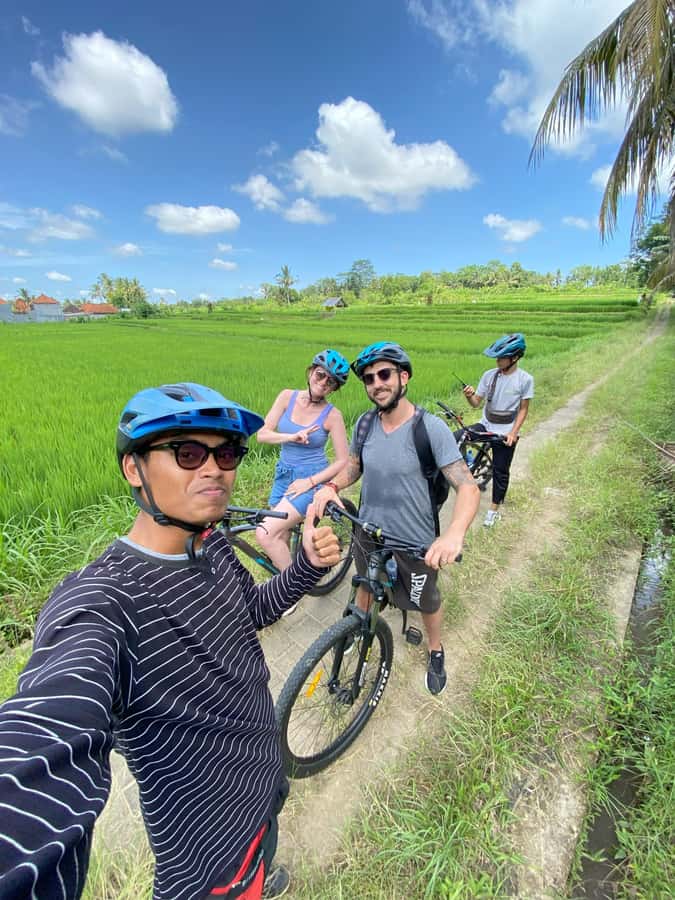 Ubud : PRIVATE Bike Tour inside Rice Field Ubud Countryside - The local school stop