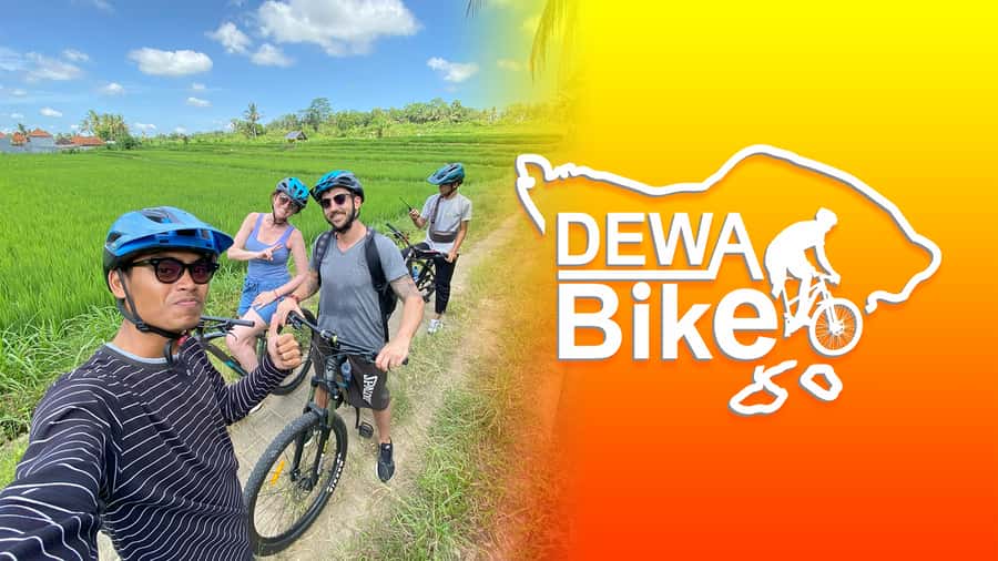 Ubud : PRIVATE Bike Tour inside Rice Field Ubud Countryside - Riding through rice fields and village lanes