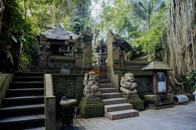 Ubud Small Group Tour: Monkey Forest, Tegalalang Rice Terraces and more - Ubud’s art market and the lunch break