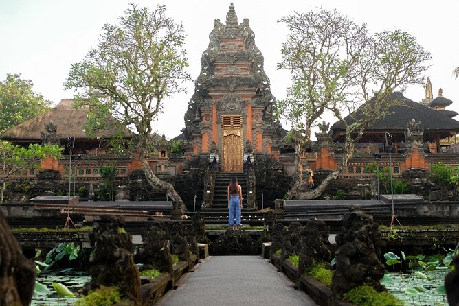 Ubud: Waterfall, Rice Terraces, and Monkey Forest Private Tour - Tegenungan Waterfall as the final stop