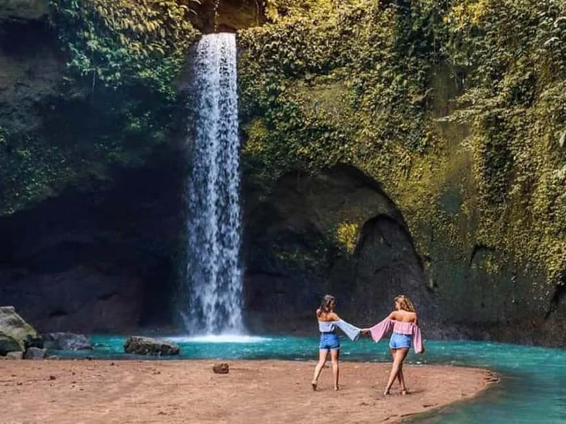 Ubud: Waterfalls, Temple, and Rice Terrace Private Day Tour - Kanto Lampo Waterfall, your first splash of Bali