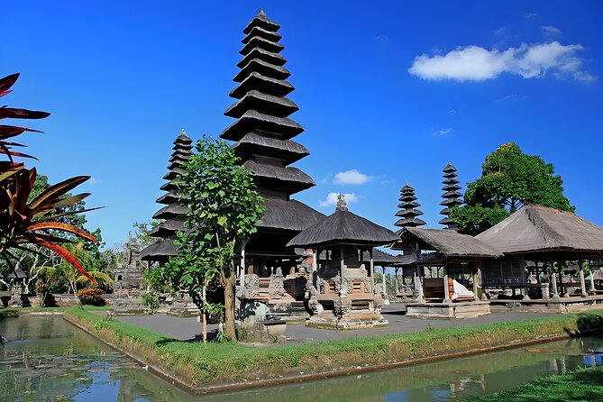 UNESCO Jatiluwih Rice Terrace and Tanah Lot Sunset Tour - Handara Gate is a quick photo stop