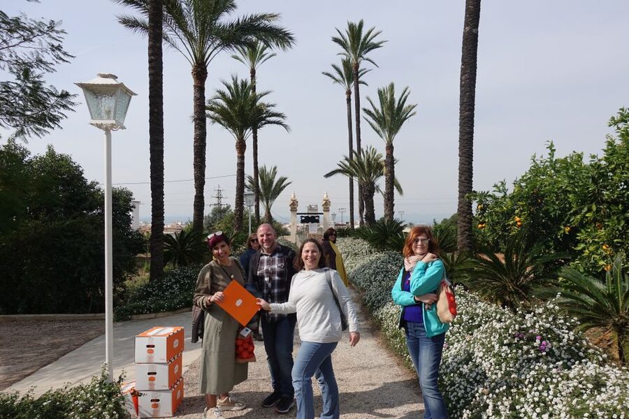 Valencia: Orange Farm and Orchard Trip with Tastings - Picking a bag of oranges in season