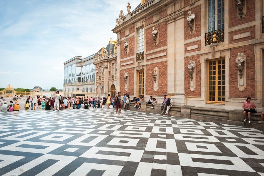 Versailles Bike Tour with Palace & Queen Farm Entrance - Shopping for lunch at the Versailles market