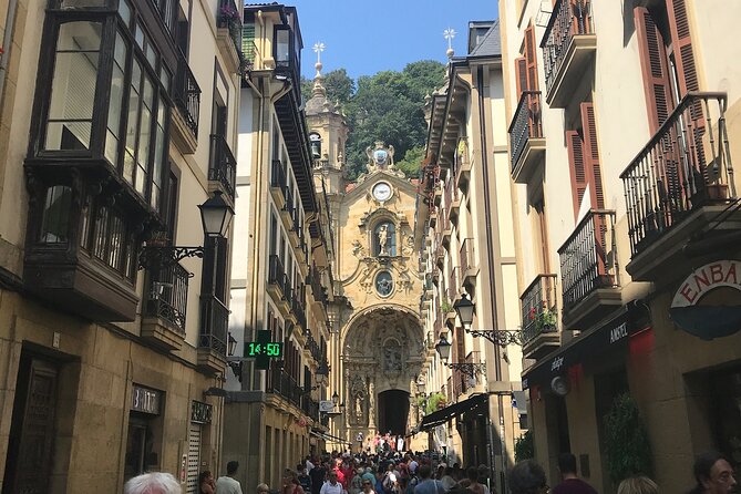 Visit San Sebastian and a Family Cheese Farm with Tasting (From Bilbao) - San Sebastian: three hours around the bay and Old Town