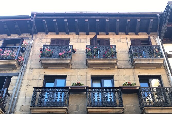 Visit San Sebastian and a Family Cheese Farm with Tasting (From Bilbao) - How the guides shape the day