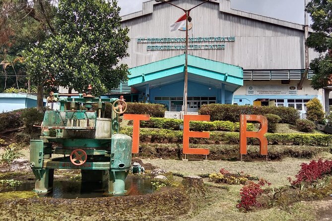 Volcano, Hot Spring, Tea Factory, rice fields and Coffee Tour - The early road to Subang and Bandung