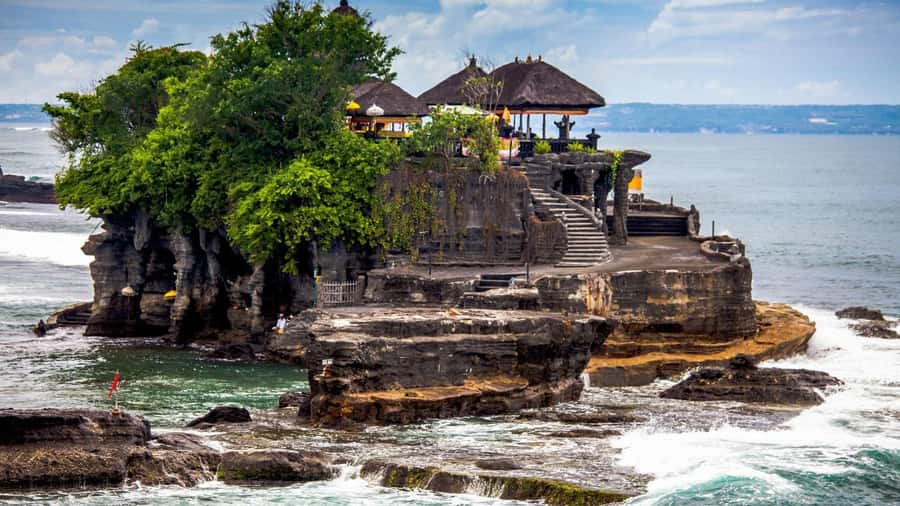 West Bali: Jatiluwih Rice Terrace and Tanah Lot Sunset Tour - Tanah Lot closes the day at the sea