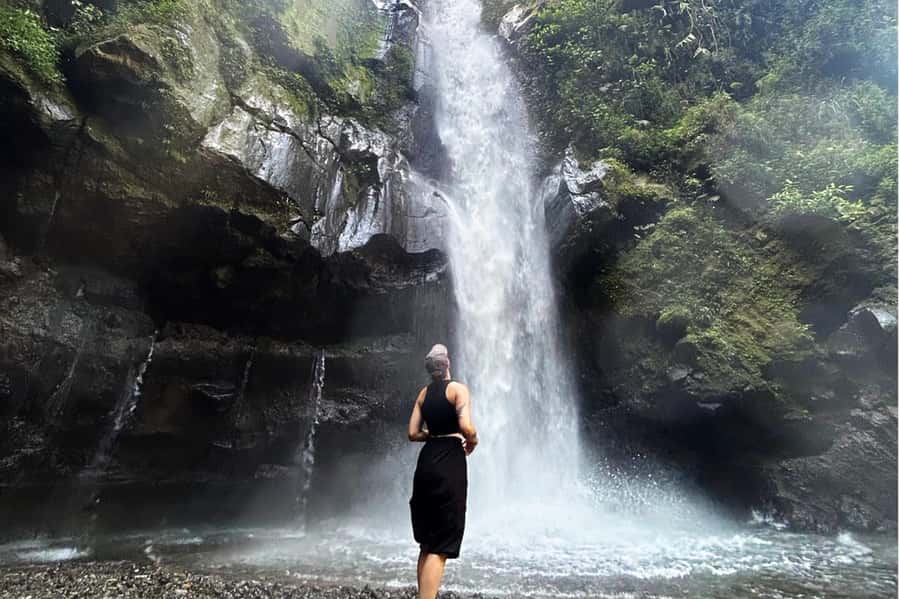 Yogyakarta: Selogriyo Temple, Rice Terraces & Waterfall Tour - Leaving Yogyakarta for Java’s quiet side