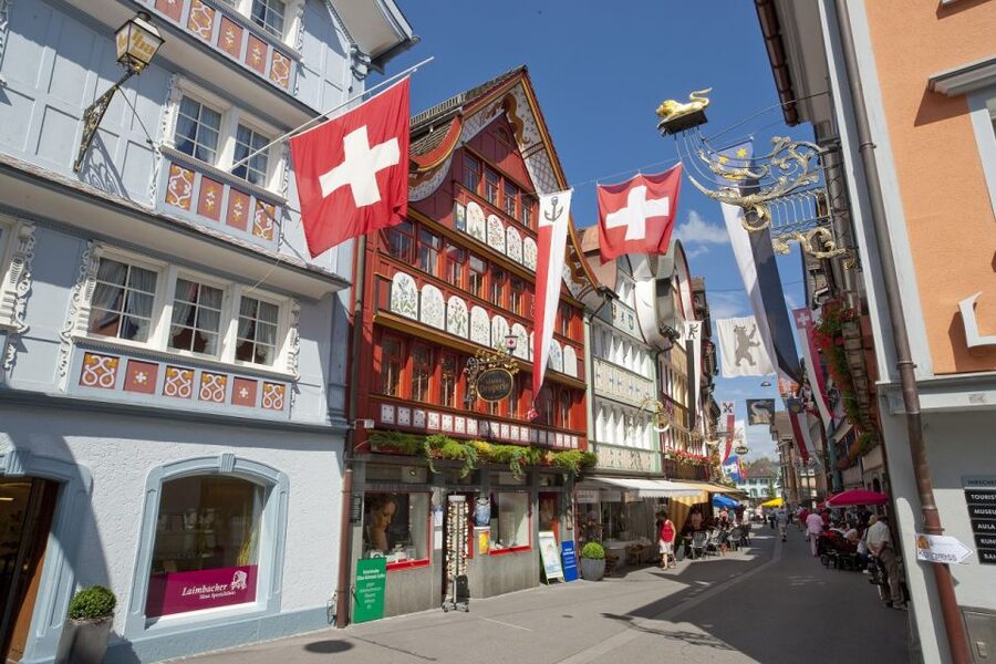 Zurich: Appenzell Day Trip with Farm Visit & Cheese Tasting - Meeting Swiss farm life over fresh milk